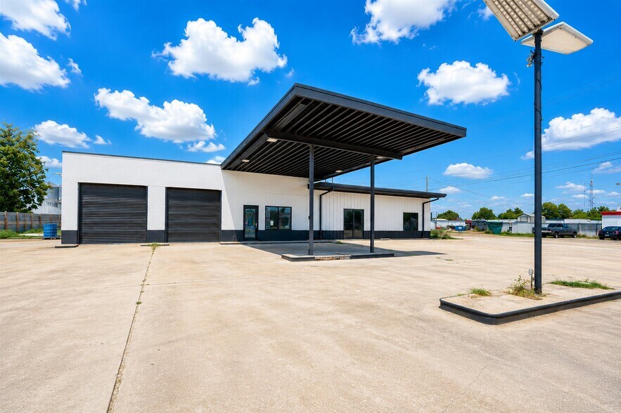 Primary Photo Of 623 N Richmond Rd, Wharton Auto Repair For Sale