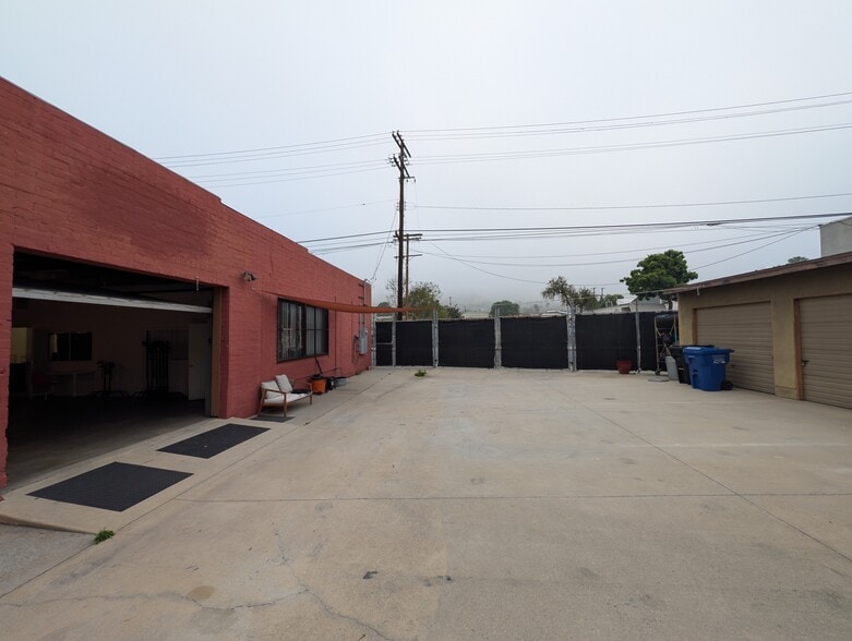 More Photos Of 2240-2246 Fair Park Ave, Los Angeles Showroom For Sale