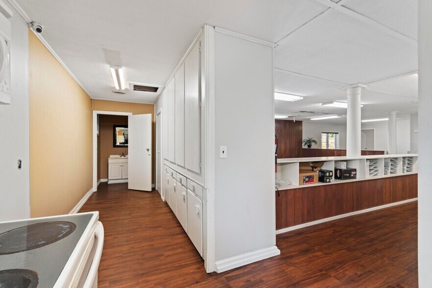 More Photos Of 78 Ash St, Calvert City Office For Sale