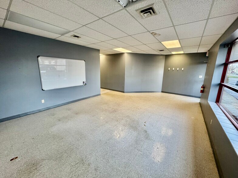 More Photos Of 642 Sheridan Dr, Tonawanda Freestanding For Lease