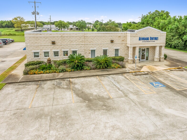 More Photos Of 3095 College St, Beaumont Medical For Sale