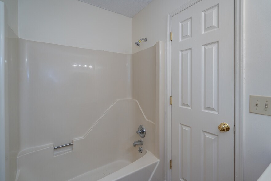 More Photos Of 210 Smith St, South Hill Apartments For Sale