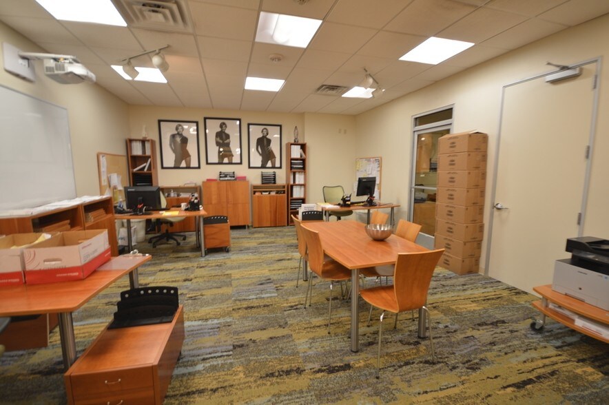 More Photos Of 3423 W Bethany Home Rd, Phoenix Office For Sale