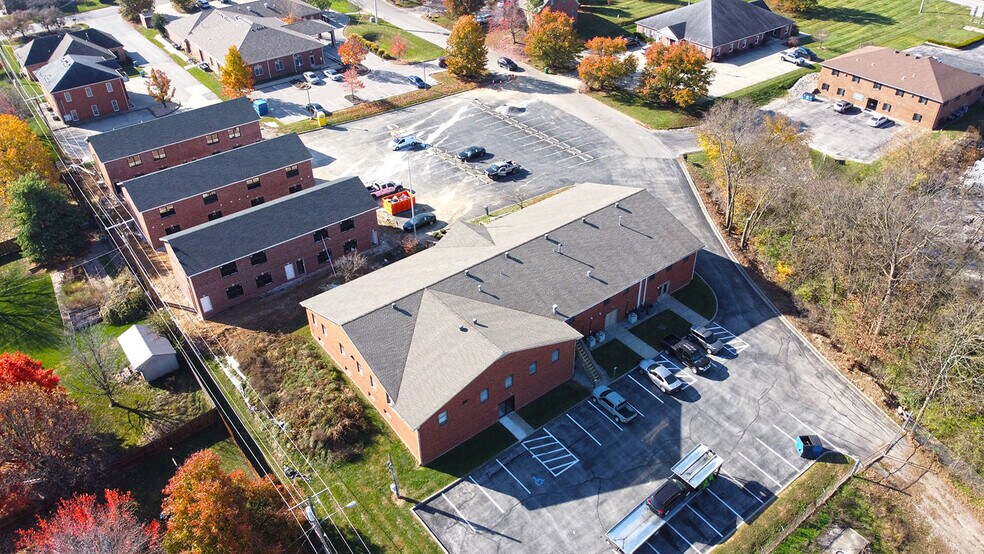 More Photos Of 111 Saint James Ct, Frankfort Office For Lease