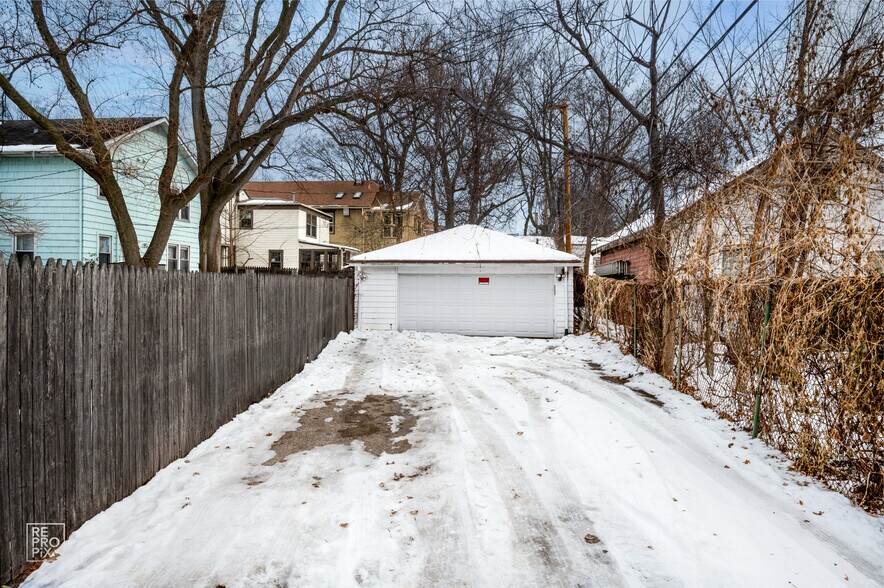 More Photos Of 2043 Asbury Ave, Evanston Multifamily For Sale