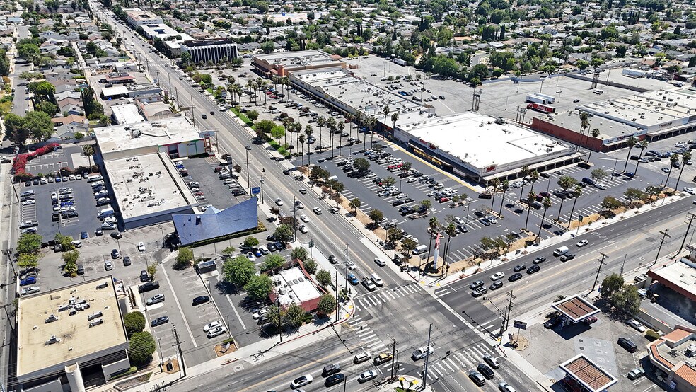 More Photos Of 16909-16933 Devonshire St, Granada Hills Unknown For Lease