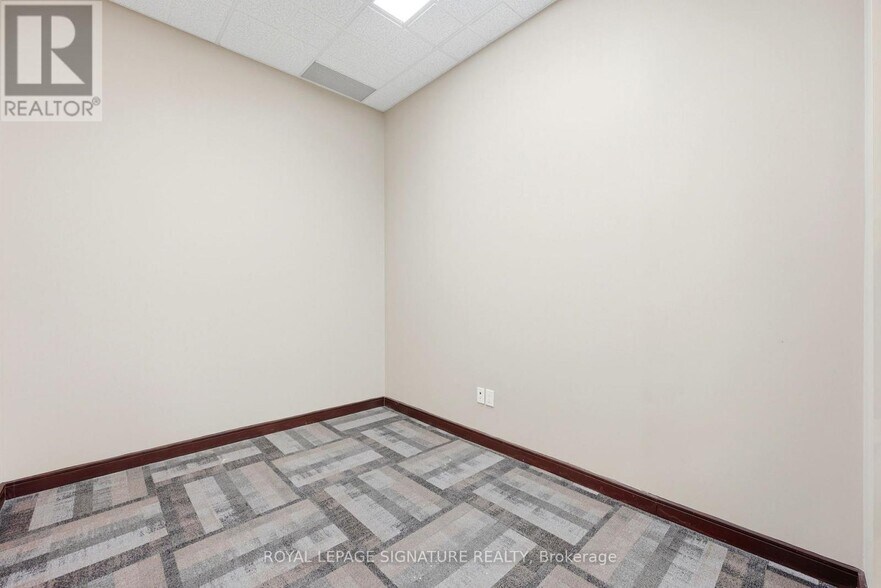 More Photos Of 158 Guelph St, Halton Hills Freestanding For Lease