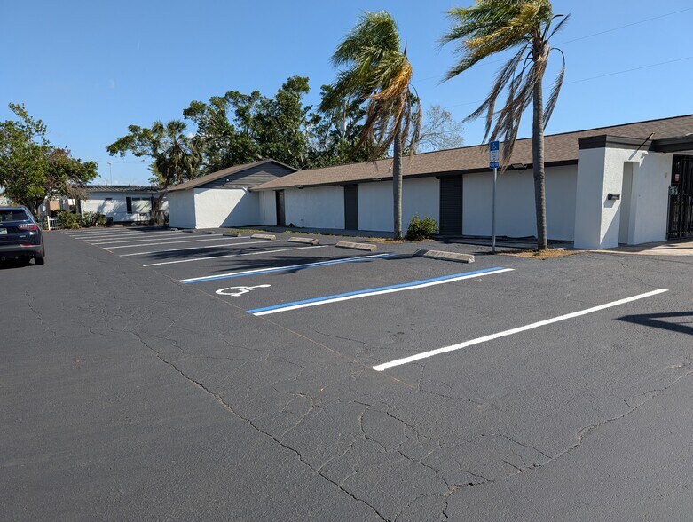 More Photos Of 5107 14th St, Bradenton General Retail For Lease