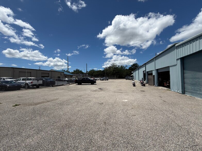 More Photos Of 15921 N Florida Ave, Lutz Warehouse For Sale