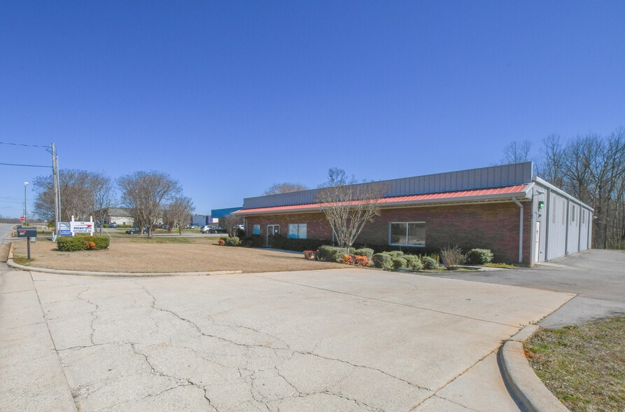 More Photos Of 156 Jetplex Ln, Madison Light Manufacturing For Sale