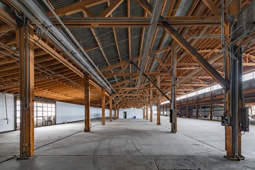 More Photos Of 3383 E Gage Ave, Huntington Park Warehouse For Lease