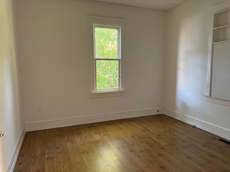 More Photos Of 103 Temple Ave, Newnan Office For Sale