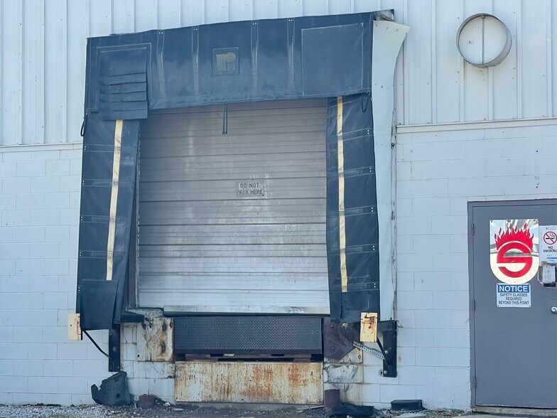 More Photos Of 1701 W County Line Rd, Springfield Manufacturing For Sale