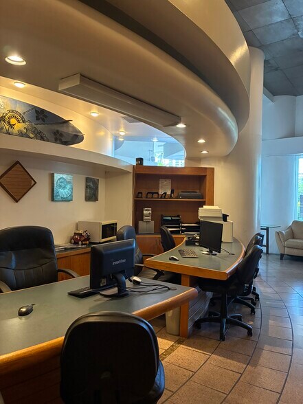 More Photos Of 1920 Ala Moana Blvd, Honolulu Hotel For Lease
