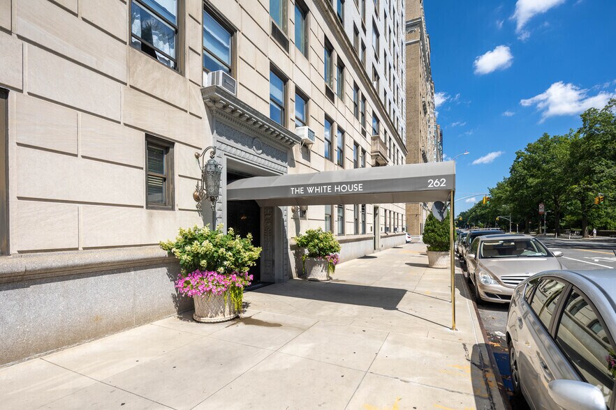 More Photos Of 262 Central Park W, New York Multifamily For Sale