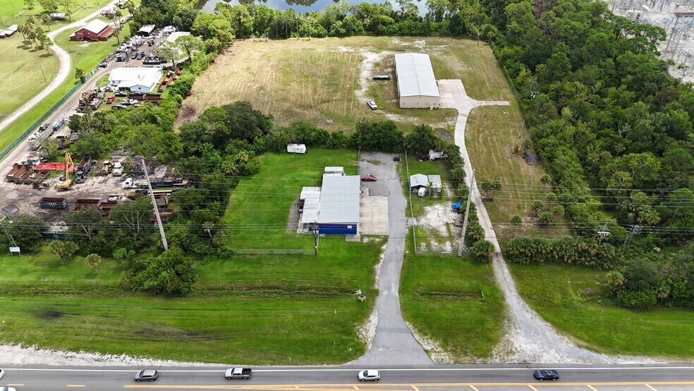 More Photos Of 4555 South St, Titusville Warehouse For Lease