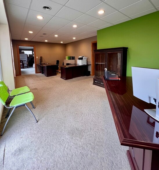 More Photos Of 406 2nd Ave, Chesapeake Office For Sale
