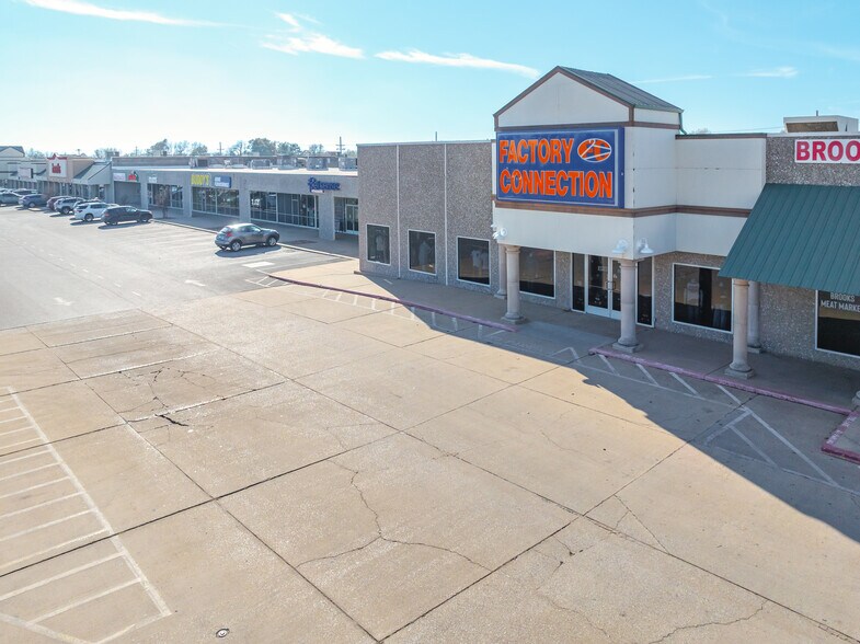 More Photos Of 1505-1715 N Highway 81, Duncan General Retail For Lease