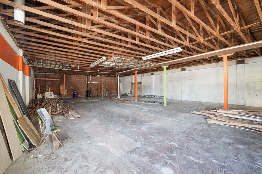 More Photos Of 1434 E Broadway, Long Beach Storefront Retail Office For Sale