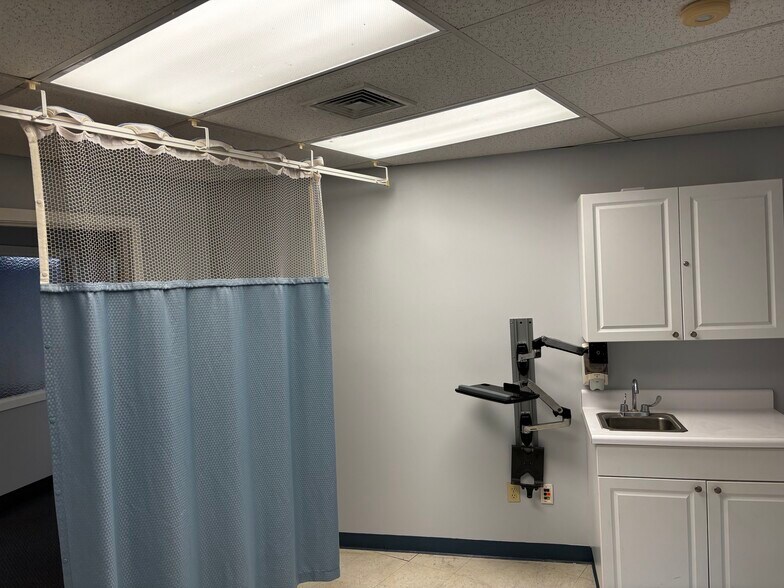 More Photos Of 82 Norwich Westerly Rd, North Stonington Medical For Sale