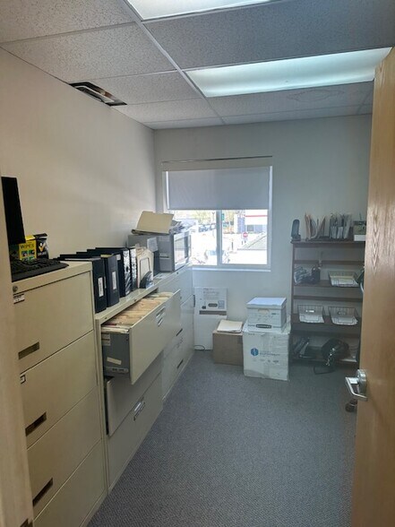 More Photos Of 7 Franklin St, Salem Warehouse For Lease