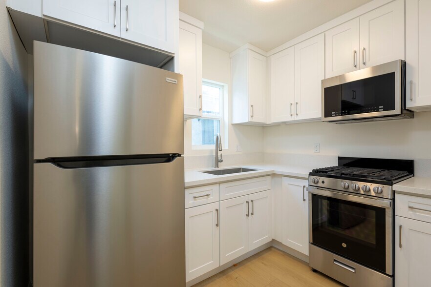 More Photos Of 914 E Martin Luther King Jr Blvd, Los Angeles Apartments For Sale