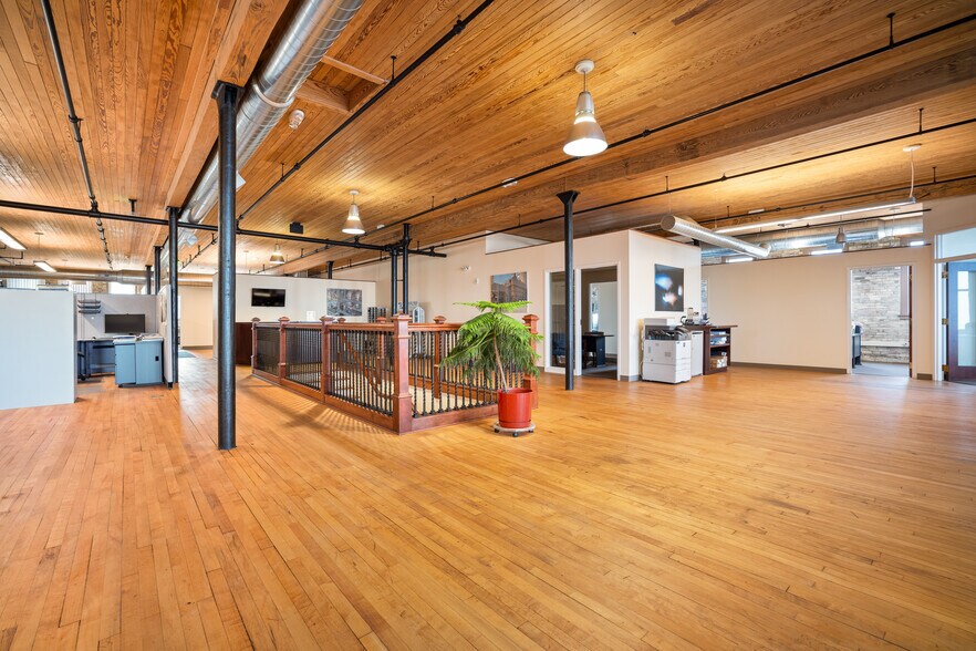 More Photos Of 211 N Franklin St, Port Washington Office For Lease