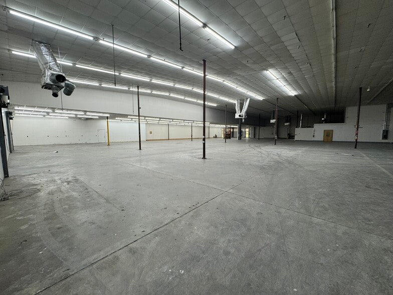 More Photos Of 889 Seahawk Cir, Virginia Beach Manufacturing For Lease