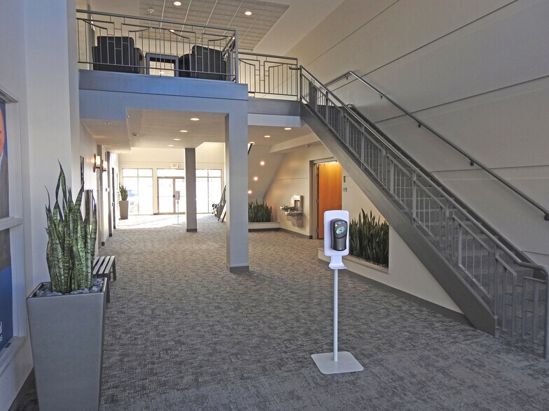 More Photos Of 3021 Harbor Ln N, Plymouth Medical For Lease