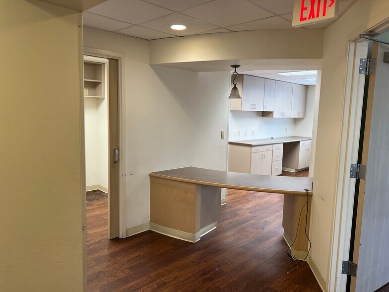 More Photos Of 876 Loop 337, New Braunfels Medical For Sale