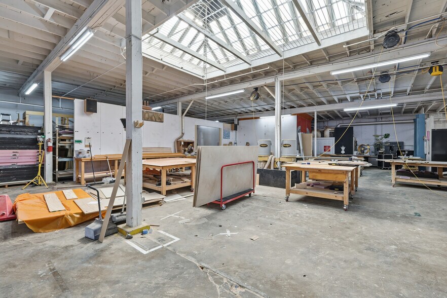 More Photos Of 2700 Atlanta St, Dallas Warehouse For Lease