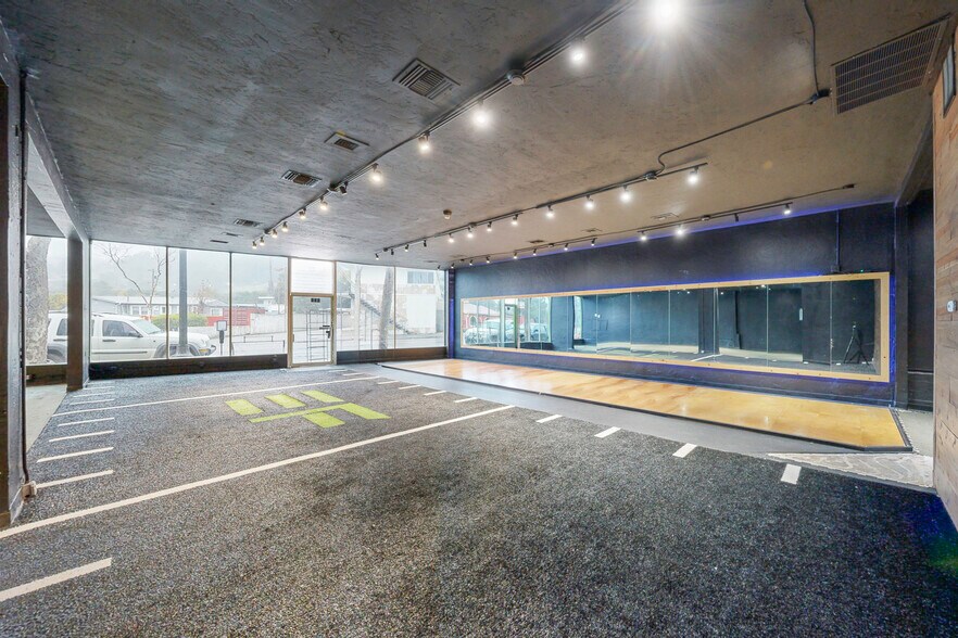 More Photos Of 375-377 MacArthur Blvd, San Leandro Freestanding For Lease