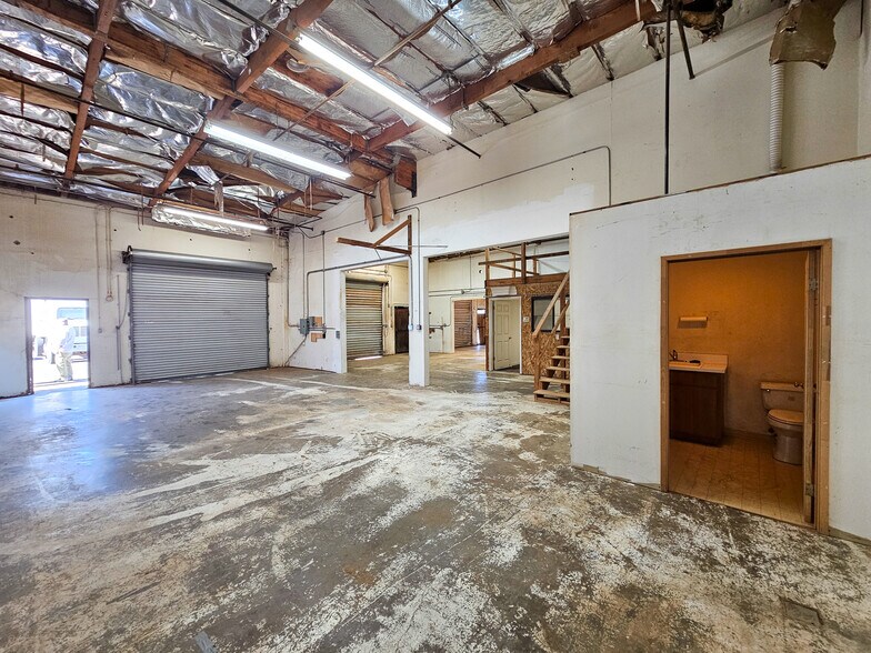 More Photos Of 971 Transport Way, Petaluma Warehouse For Lease