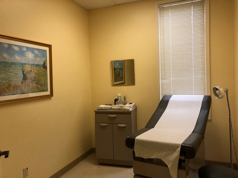 More Photos Of 3809 New Covington Pike, Memphis Medical For Lease