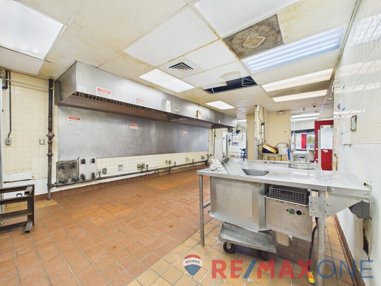 More Photos Of 2208 E Kansas Ave, Garden City Fast Food For Sale