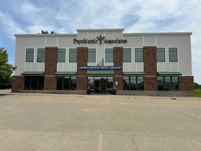 More Photos Of 673 Westbury Dr, Iowa City Storefront Retail Office For Sale