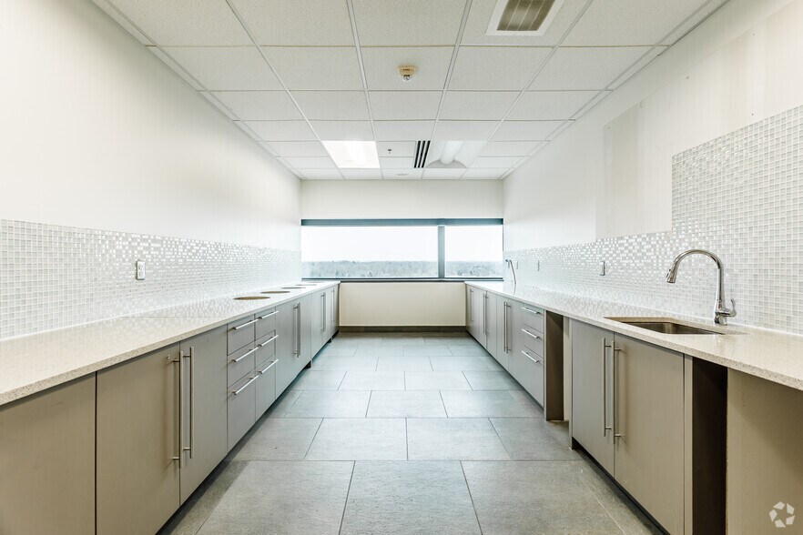 More Photos Of 26533 Evergreen Rd, Southfield Office For Lease