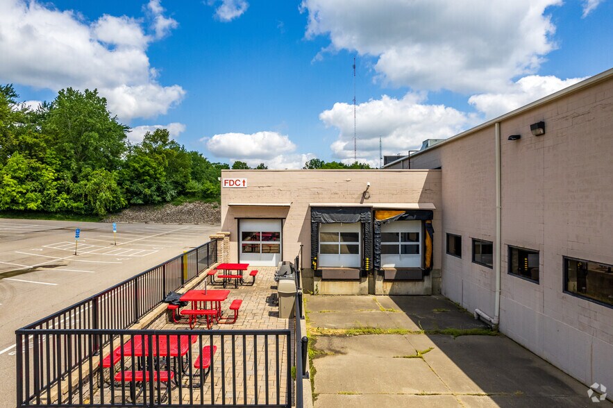 More Photos Of 850-860 W 4th St, Mansfield Freestanding For Lease