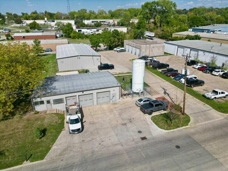More Photos Of 2014-2016 E Ovid Ave, Des Moines Distribution For Sale