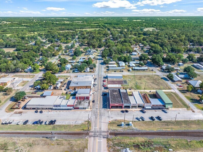 More Photos Of 111 NE Front St, Edgewood Storefront For Sale