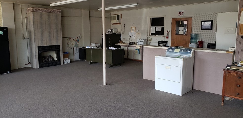 More Photos Of 148 Ed Wall St, Tenaha Showroom For Sale