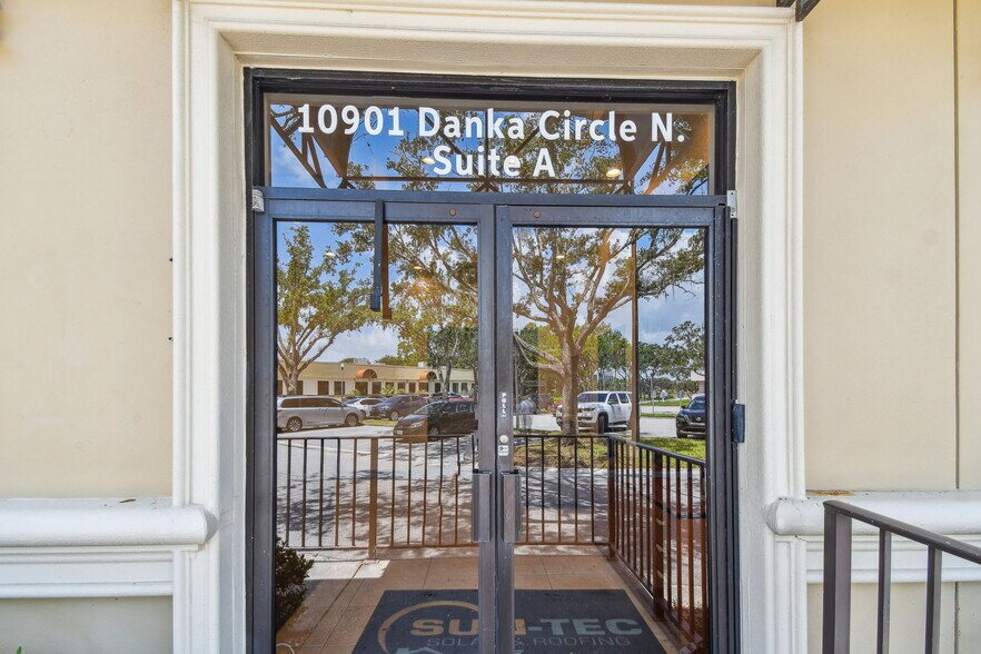 More Photos Of 10901 Danka Cir N, Saint Petersburg Office For Sale