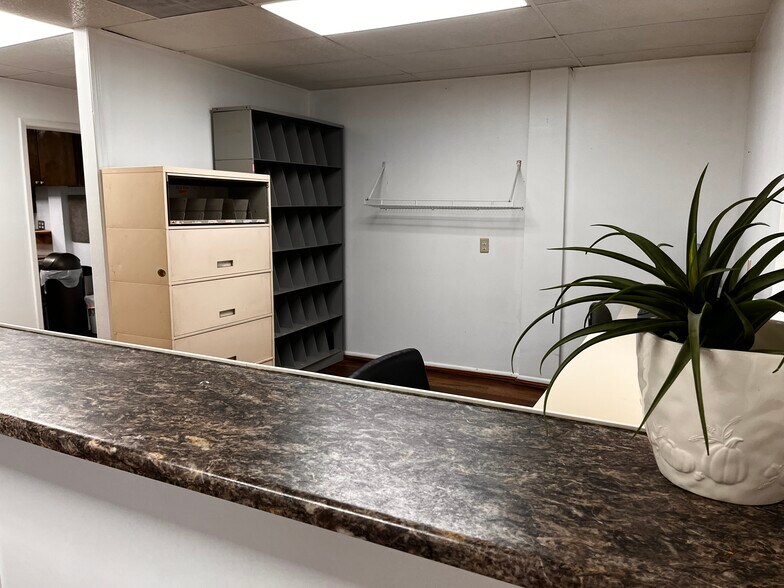 More Photos Of 6910 Bellaire Blvd, Houston Office For Sale