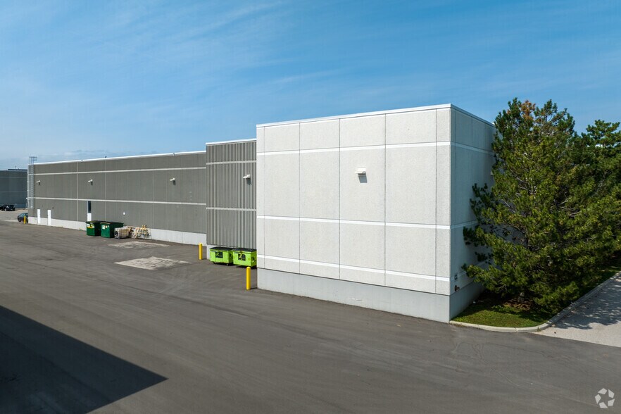 More Photos Of 3300 Ridgeway Dr, Mississauga Warehouse For Lease