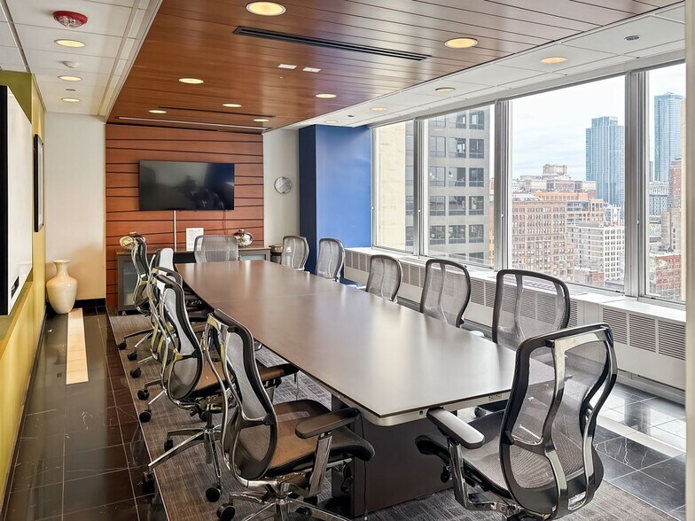 More Photos Of 111 W Jackson Blvd, Chicago Coworking Space