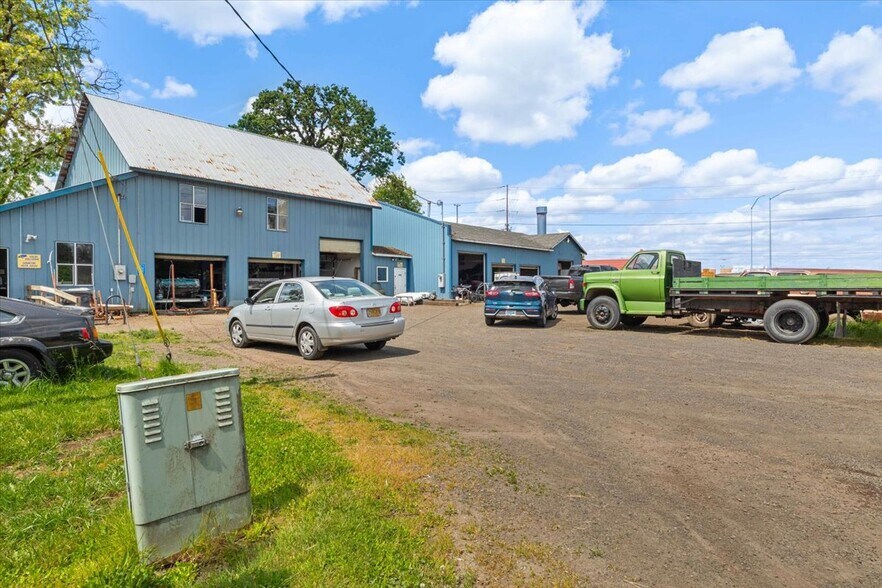 More Photos Of 13780 S Macksburg Rd, Molalla Service For Sale