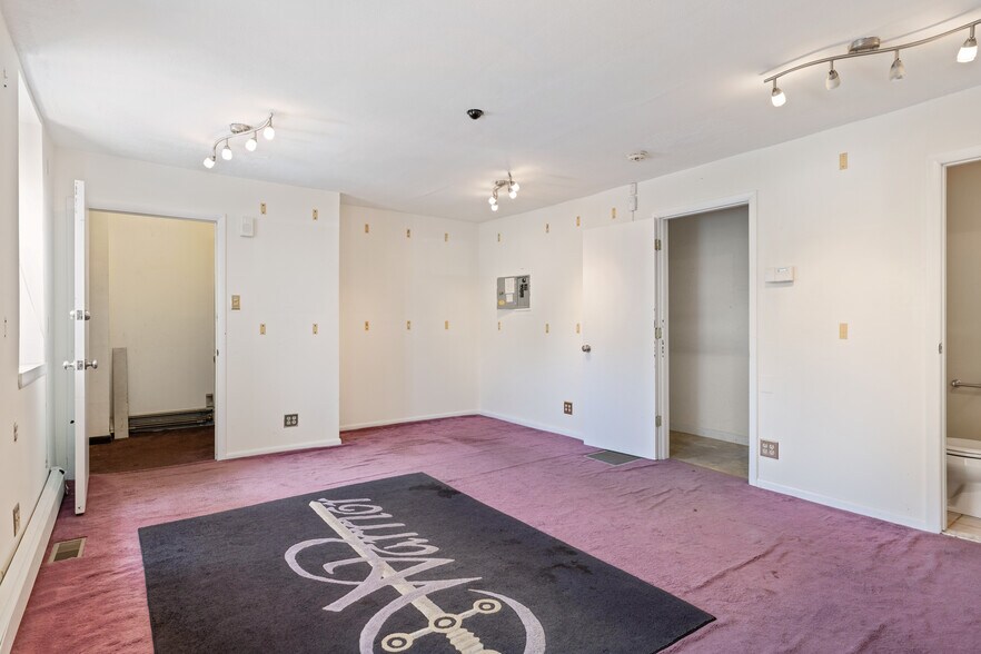 More Photos Of 7026 Ridge Ave, Philadelphia Storefront For Sale