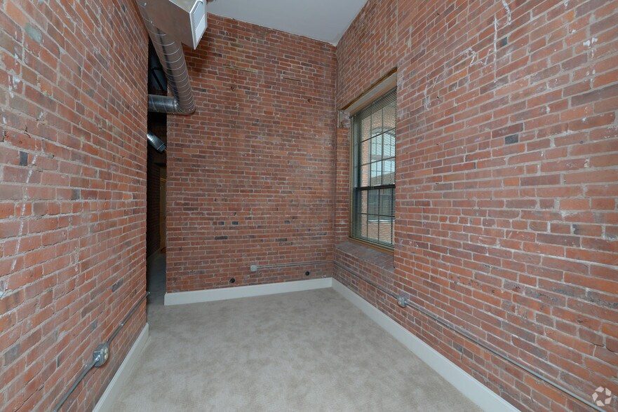 More Photos Of 12 Eagle St, Providence Apartments For Lease