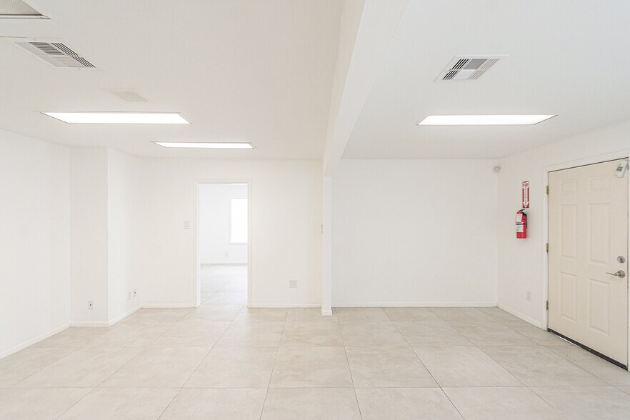 More Photos Of 5904 Dolores St, Houston Office For Lease