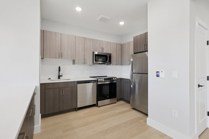 More Photos Of 34-40 Hudson St, Newark Apartments For Lease